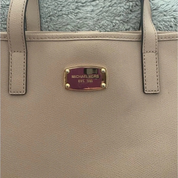 Michael Kors Jet Set Tote​​​​ - Picture 11 of 11